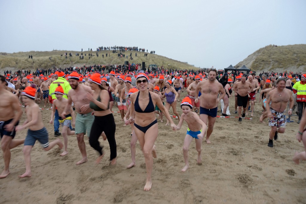 ../Images/Nieuwjaarsduik Nederzandt 2020 034.jpg